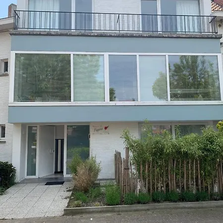 Poppies Balcony Free Parking דירה